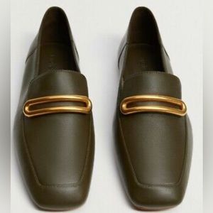 Beautiful stylish dark green loafers that can be worn any season!!